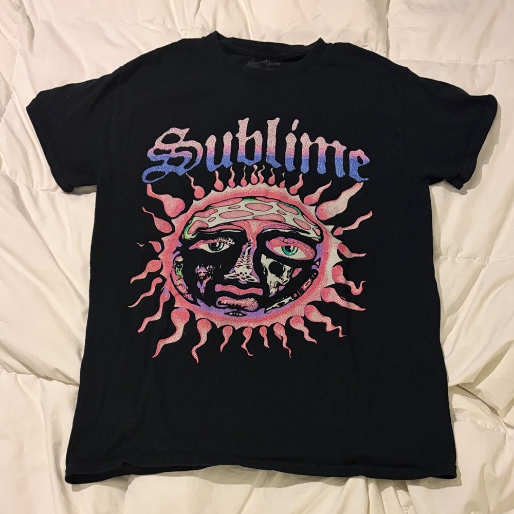 Sublime Black Short Sleeve Graphic Tee with Pink Sun Design